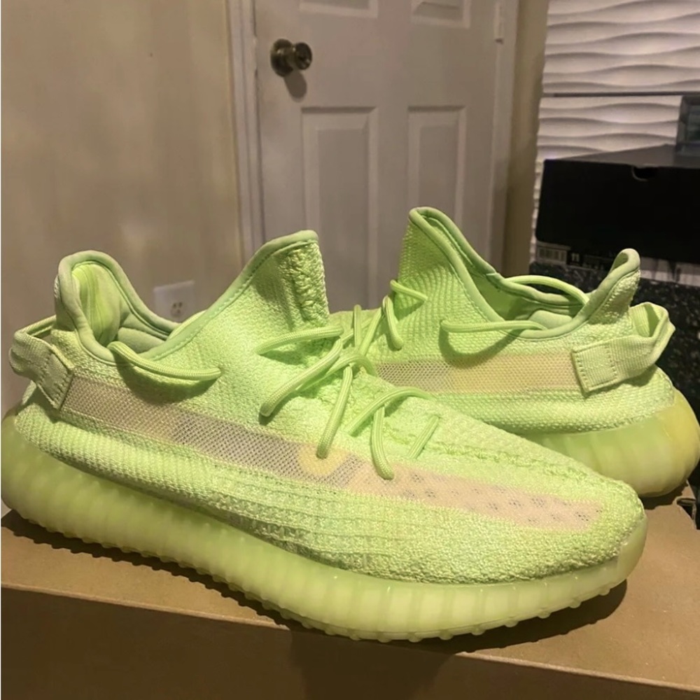 Yeezy 350 V2 Glow